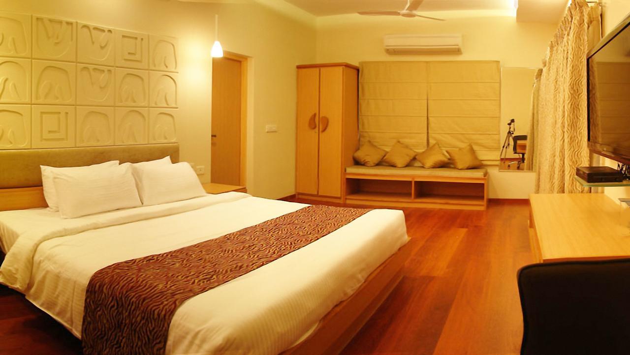 Classic Luxury Service Apartments Visakhapatnam Zewnętrze zdjęcie